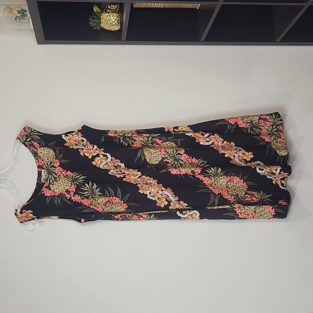 HILO HATTIE Black Hawaiian Rayon Plumeria Pineapple Sleeveless Sheath Dress